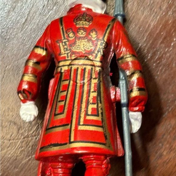 Vintage Beefeater Metal lead Toy Soldier-Hand painted - Picture 3 of 3